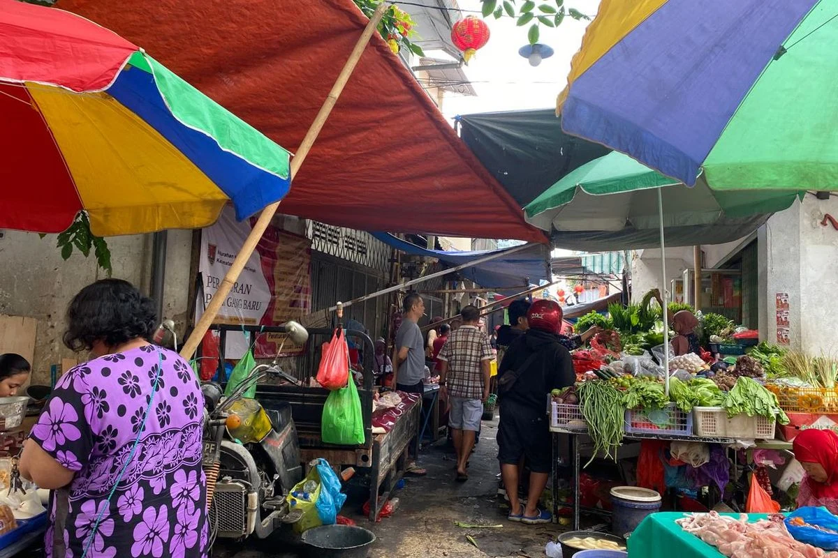 Stalls along Pasar Gang Baru in Semarang