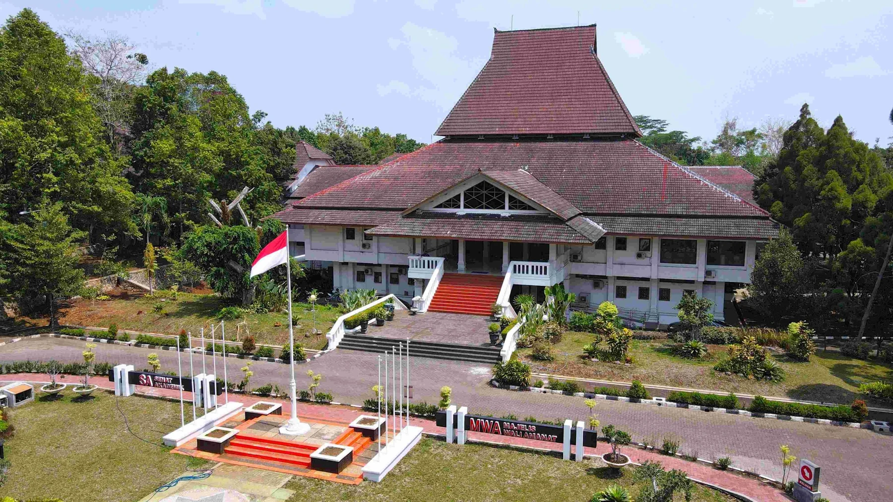 Universitas Diponegoro campus building